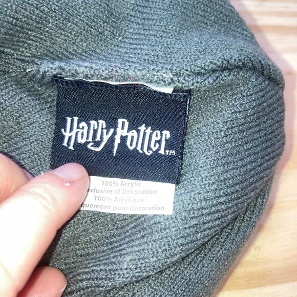 Officially Licensed Harry Potter Hogwarts Reversible Knit Black Gray Beanie-OS - Picture 5 of 11